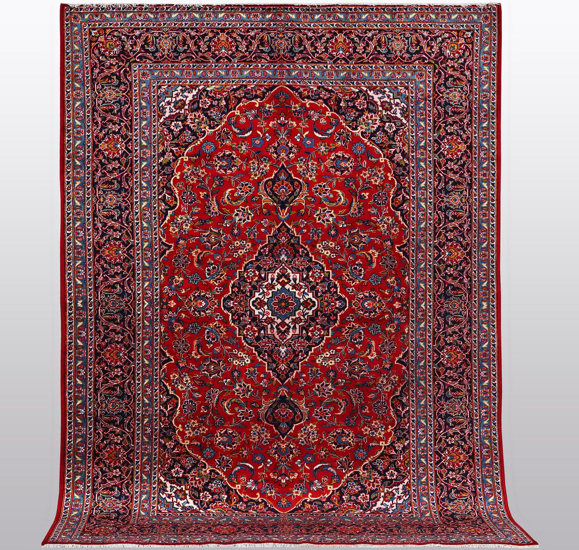 A carpet, Kashan, ca 370 x 267 cm.