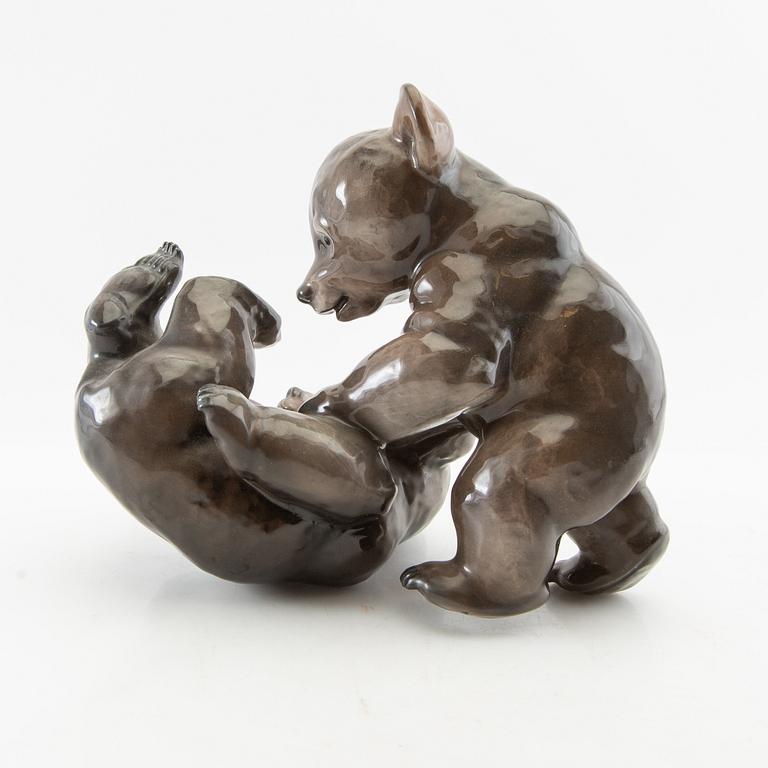 Fritz Heidenreich figurine of playful bears, porcelain, mid/second half of the 20th century.