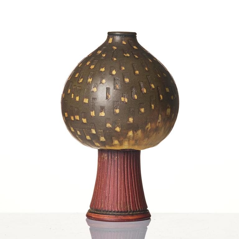 Wilhelm Kåge, a Farsta Spirea stoneware vase, Gustavsberg Studio 1949.