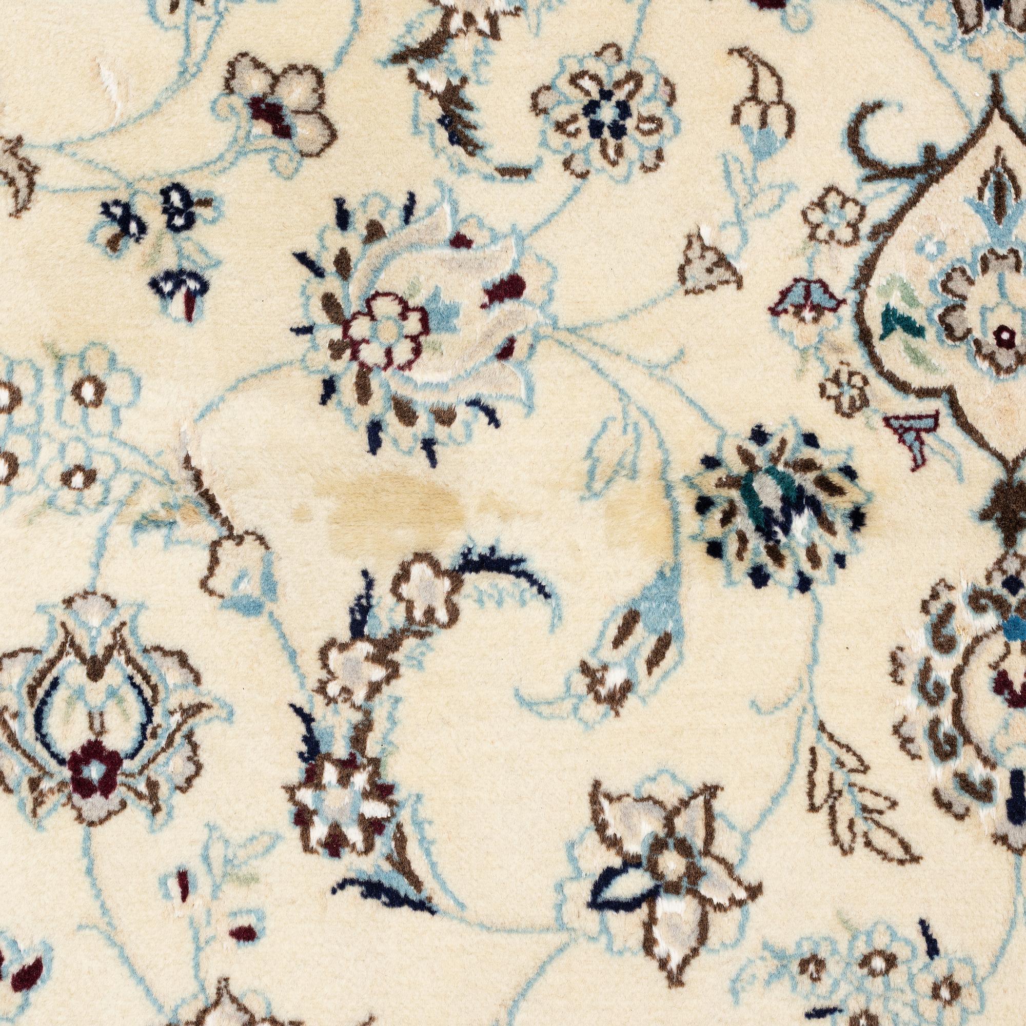 Carpet, Nain, approx. 305 x 200 cm.