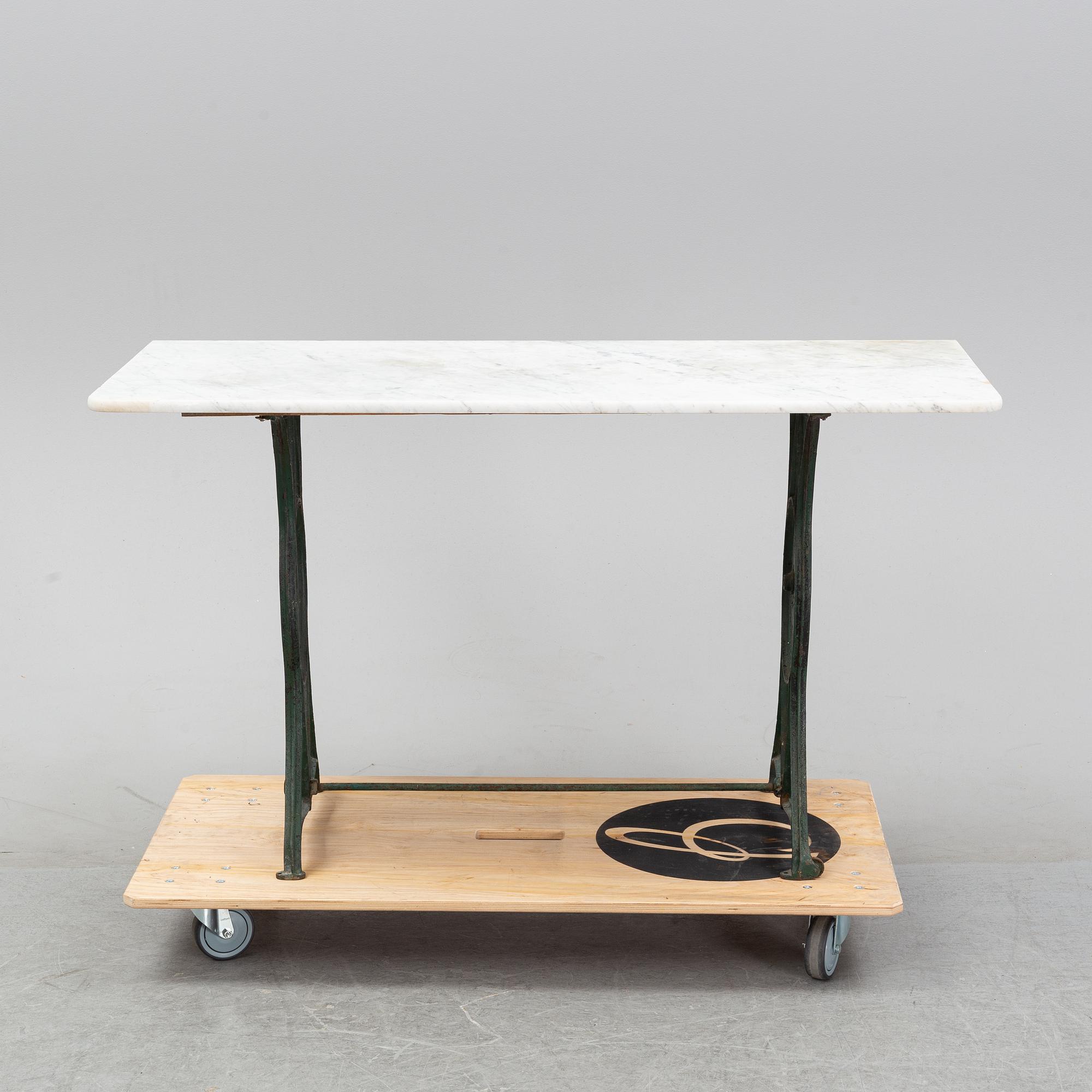 A marble and cast iron taböe, early 20th century.