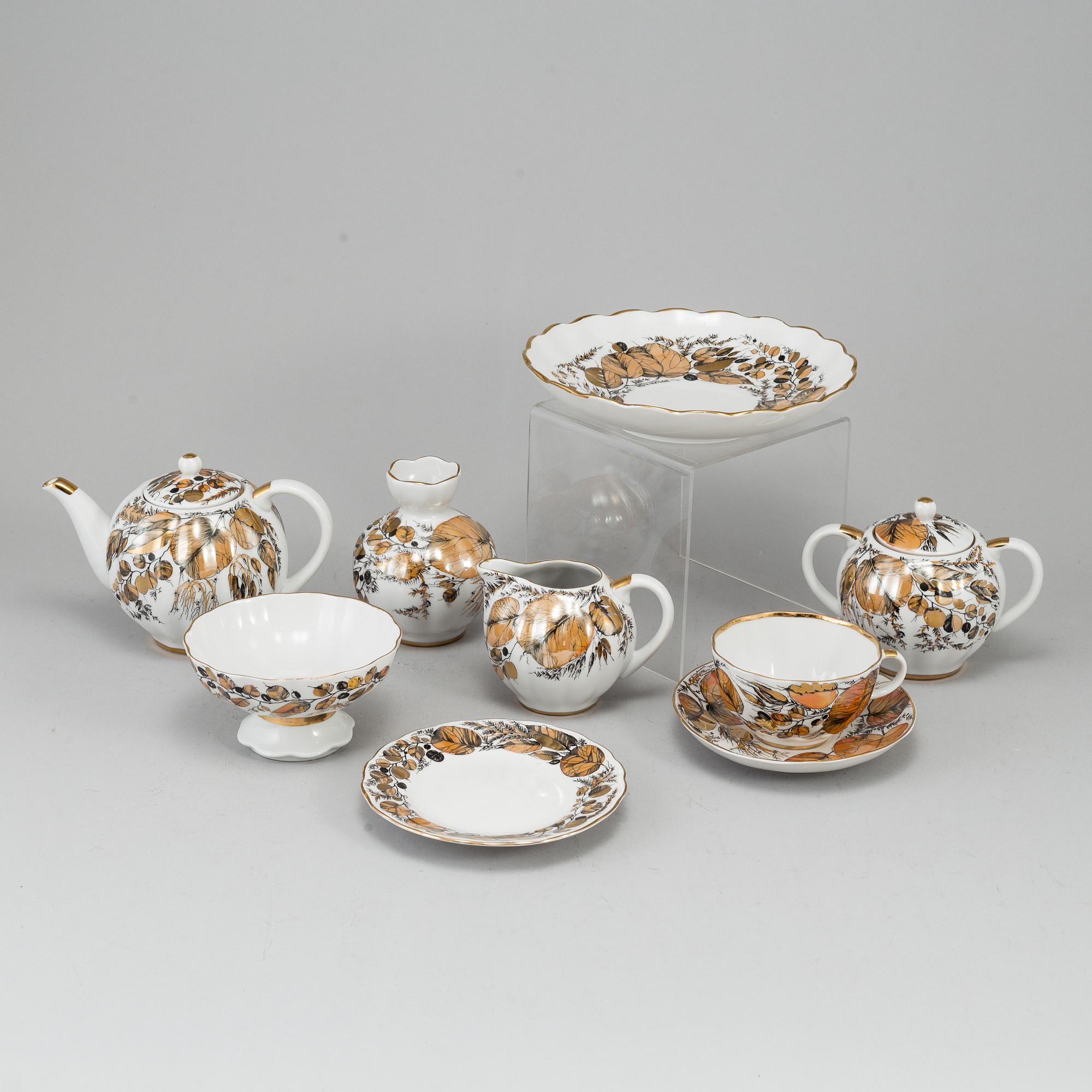 A Russian porcelain tea service, Lomonosov, late 20th century.