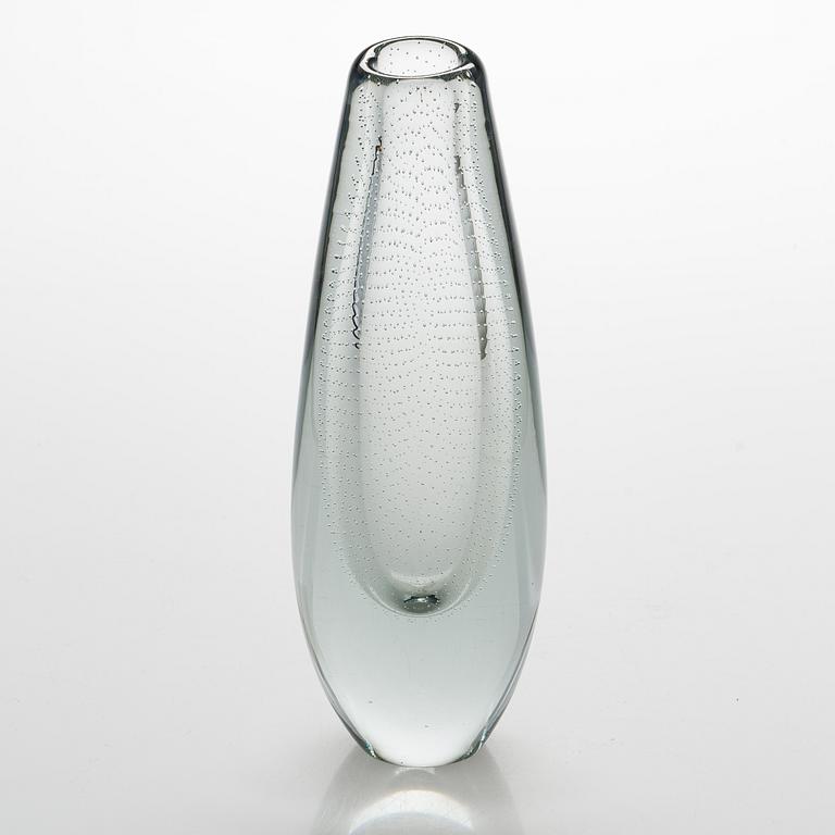 Gunnel Nyman, a vase signed G. Nyman Nuutajärvi Notsjö, unclear date.