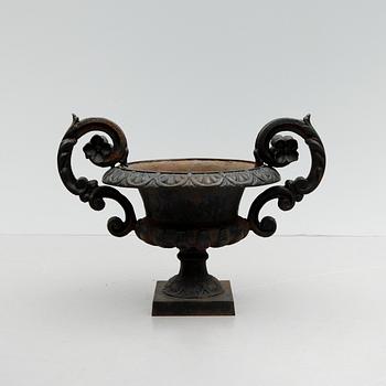 TRÄDGÅRDSURNA, gjutjärn, 1900-tal.