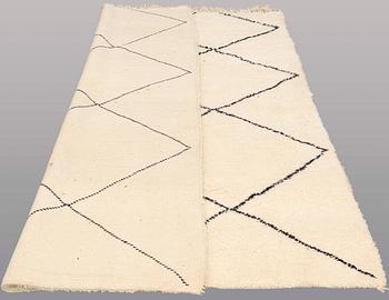 MATTA, Marocko, ca 290 x 218 cm.