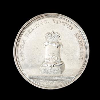 MEDALJ. Adolf Fredriks kröning i Stockholm 1751. Utförd av N. Georgii i Berlin. Silver 5,4 cm 61,3 g.