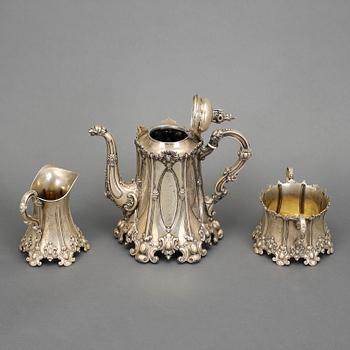 KAFFESERVIS, 3 delar, silver, götisk modell, CG Hallberg, Stockholm 1911-12. Tot ca 1768 gram.