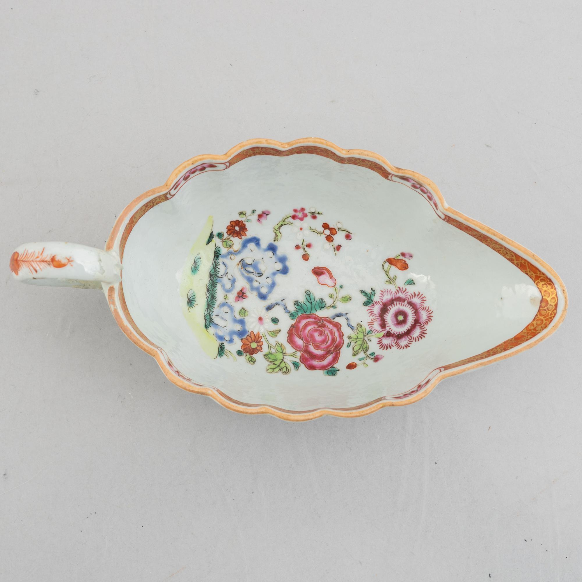 A Chinese famille rose porcelain sauce boat and five dishes, Qing dynasty, 18th and 19th century.