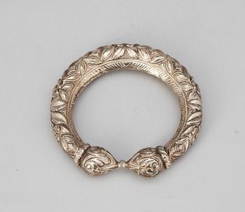 A silver foot ring, Qing dynasty (1644-1914).