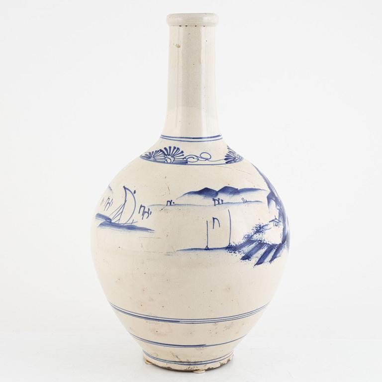 Vase, Japan, 20th century.