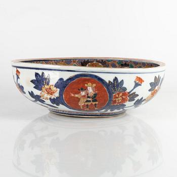 A Japanese Nanban imari bowl, Meiji (1868-1912).