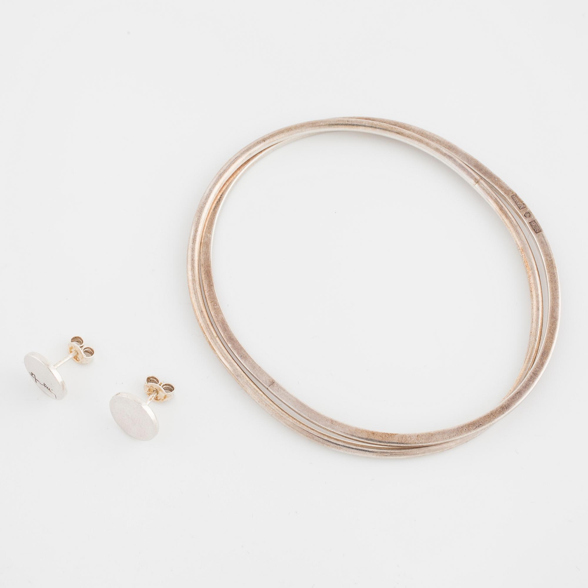 EFVA ATTLING, ARMRING "Twosome cuff" samt ÖRHÄNGEN "Dots ear".