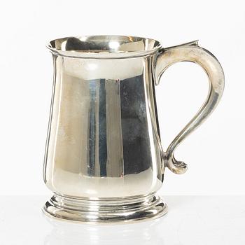 An English silver tankard, mark of William Bruford & Son, London 1945.