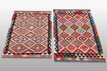 A pair of kilim rugs, ca 113 x 79 cm & ca 126 x 81 cm.