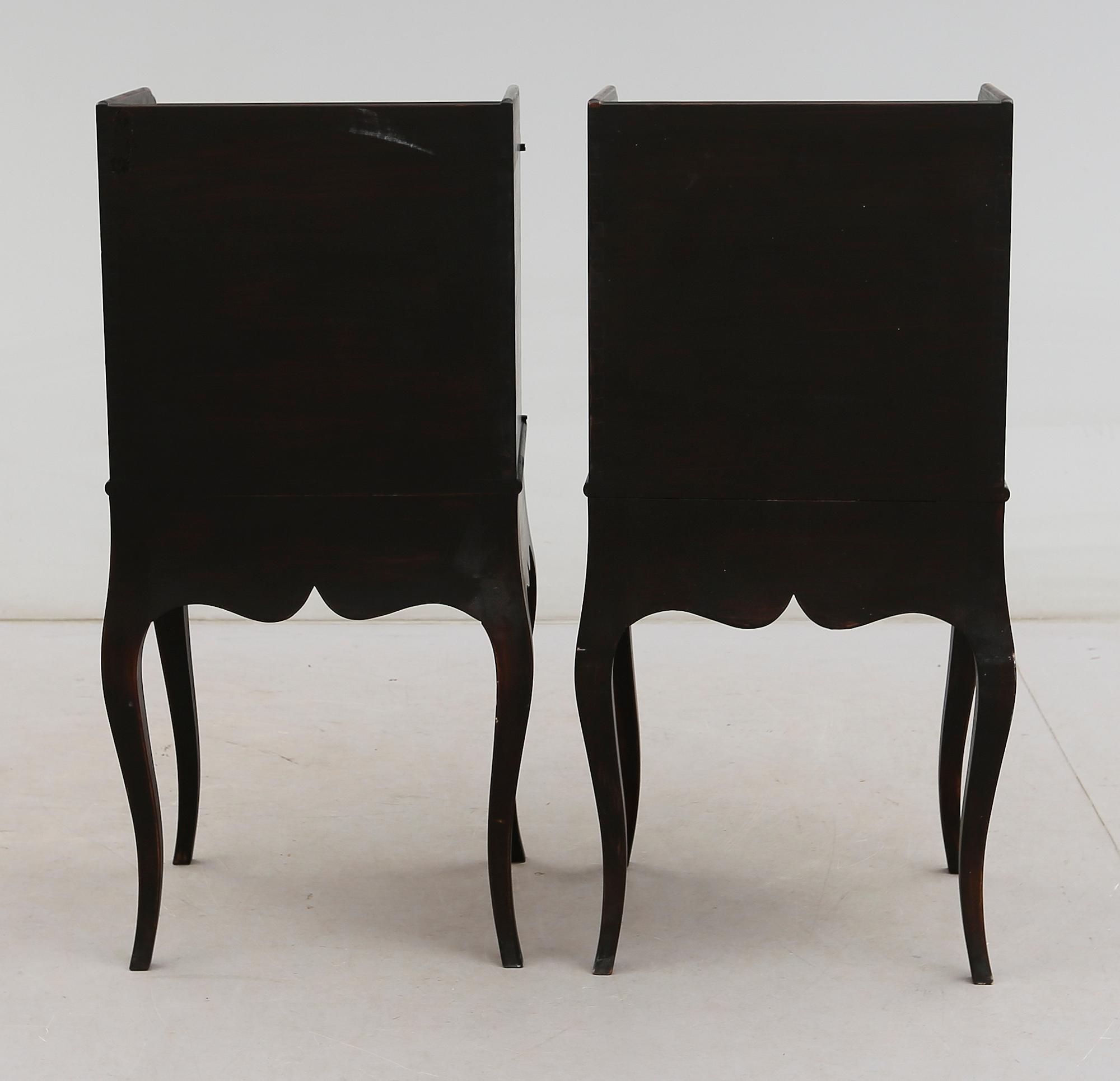 SÄNGBORD, 1 par, rokokostil, för Nationalmuseum, 1900-talets andra hälft.