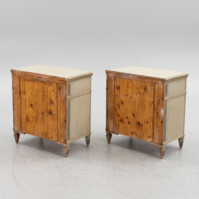 Byråer, ett par, gustaviansk stil, 1900-tal.