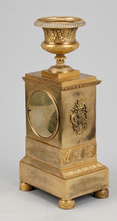 BORDSPENDYL, empire, 1800-talets första fjärdedel.