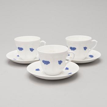 A 43-piece porcelain dinnerware set, "Blå blom", Gustavsberg.