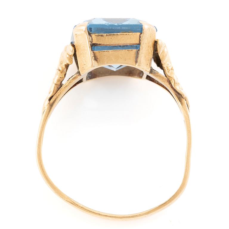18K gold ring with a blue synthetic stone.