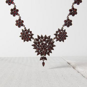 COLLIER, silver och granater, sent 1800-tal.