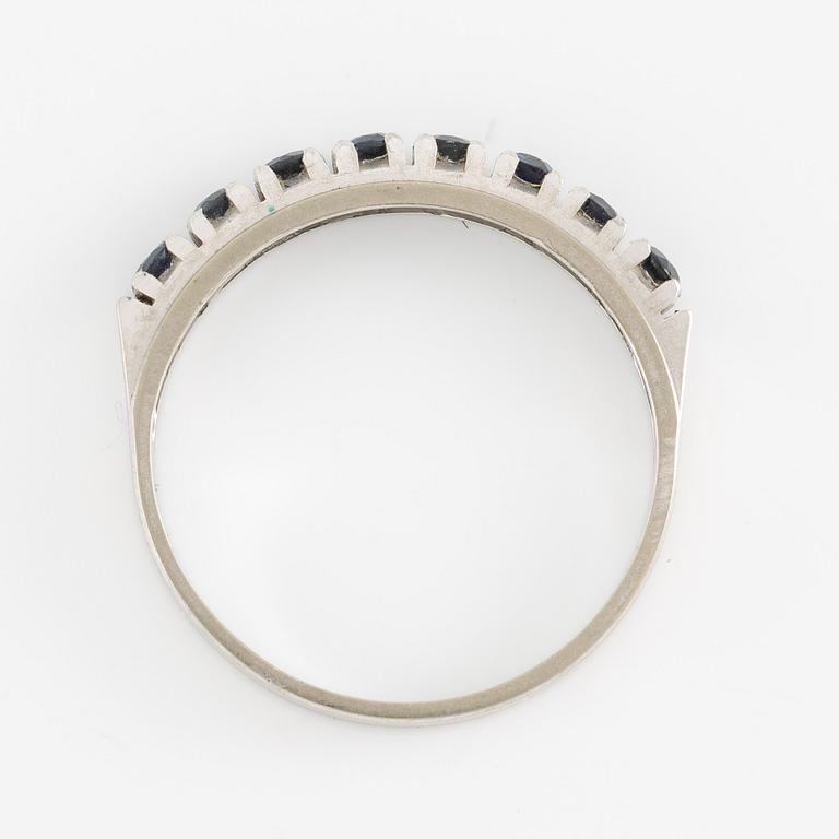 Alliansring 18K vitguld med safirer.