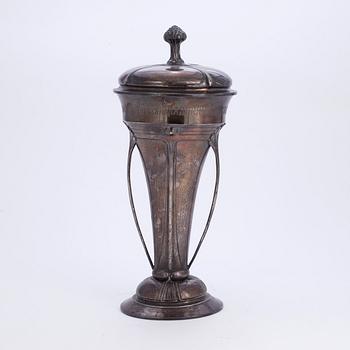 LOCKPOKAL, silver, jugend, Ryssland, 1900-tal. Bär otydliga stämplar. Tot vikt 840 gram.