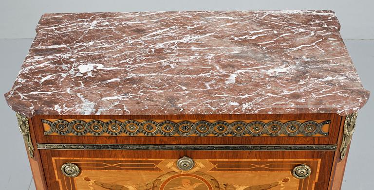 BYRÅ, gustaviansk stil, 1900-tal.