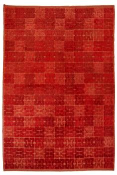 205. Elsa Gullberg, A CARPET, "Kinesen", knotted pile in relief, ca 397 x 274 cm, designed by av Elsa Gullberg in 1935.