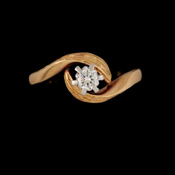 RING, 18k guld med briljantslipad diamant, ca 0.16 ct, importstämplad. Vikt 4 g.