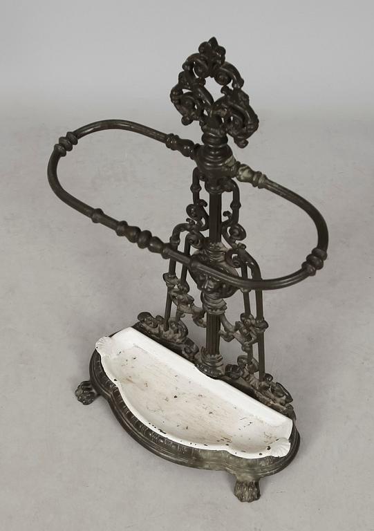 PARAPLYSTÄLL, gjutjärn, 1900-talets första hälft.