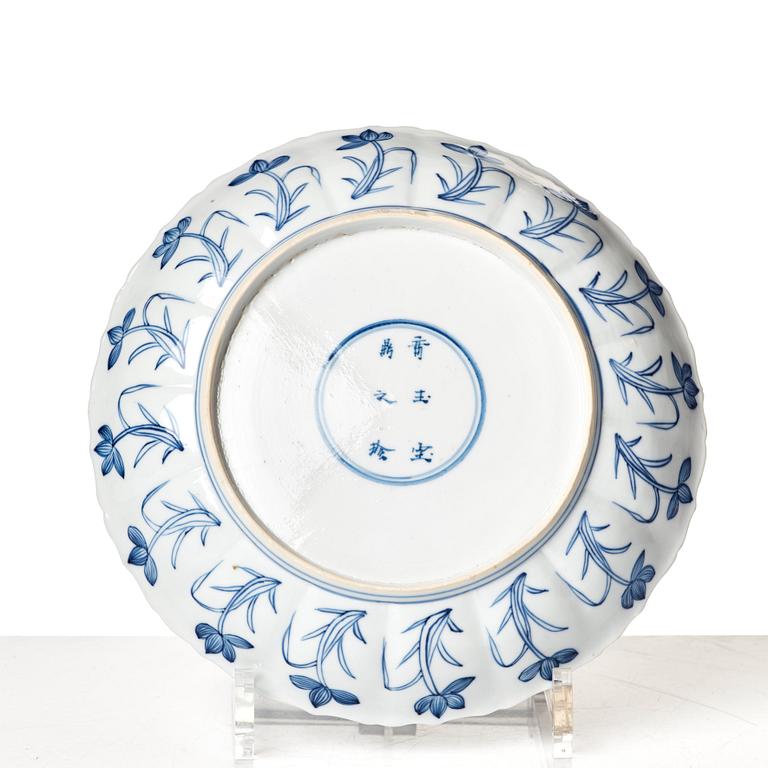 A set of 12 blue and white dishes, Qing dynasty, Kangxi (1662-1722).
