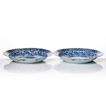 Fat, ett par, porslin. Kina, Qingdynastin, Kangxi (1662-1722).