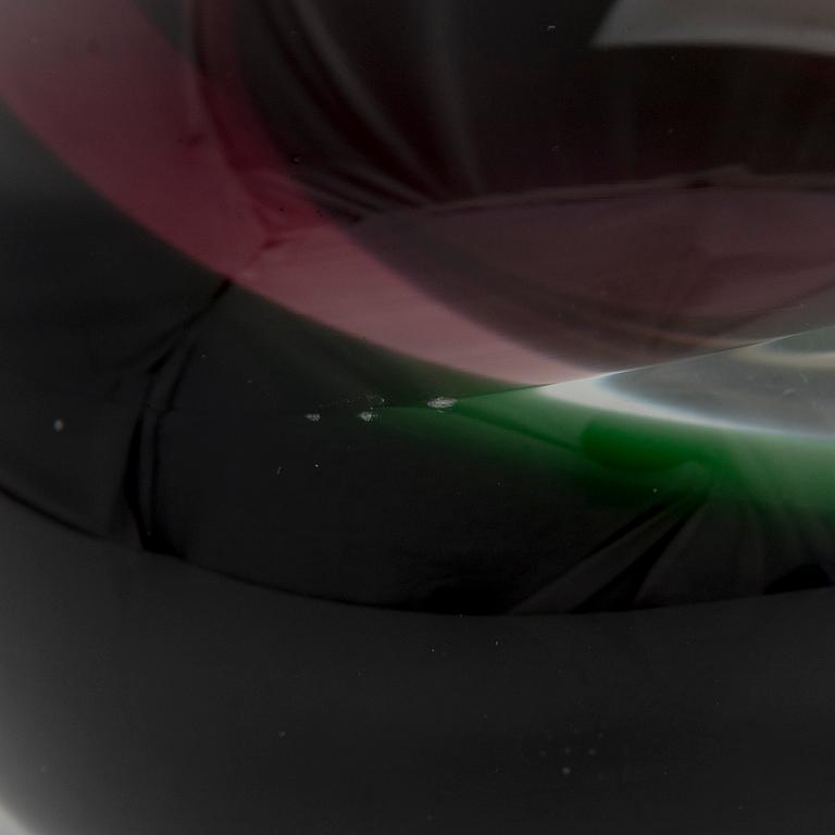 Timo Sarpaneva, a 'Sleeping bird' sculpture signed Timo Sarpaneva 1996. Nuutajärvi glass factory.