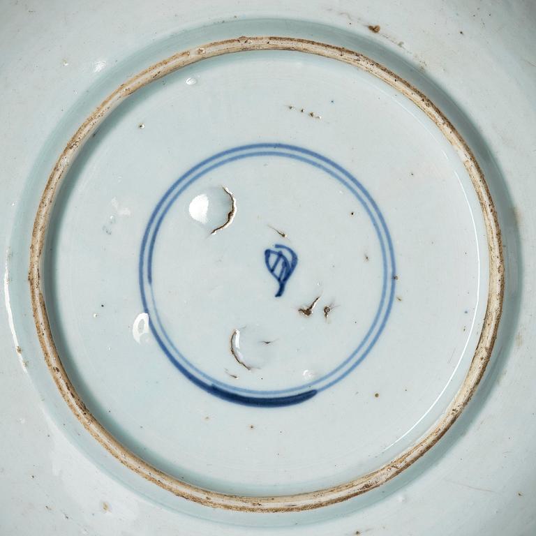 A pair of famille verte dishes, Qing dynasty, Kangxi (1662-1722).