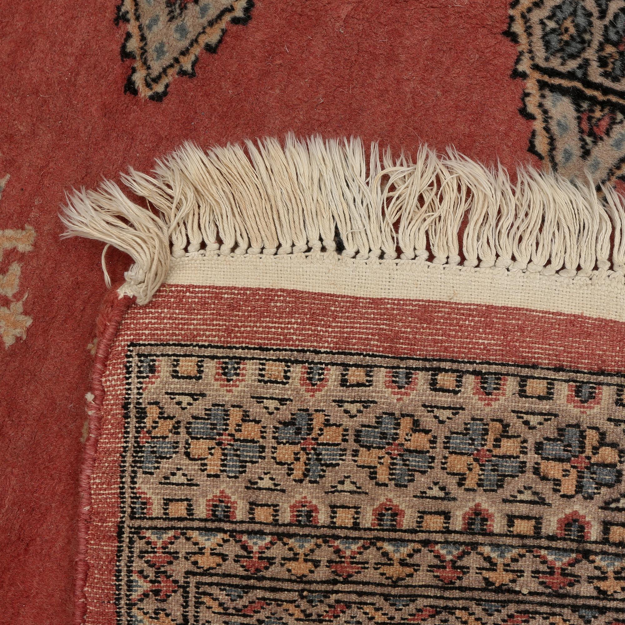 MATTA, troligen Pakistan, old, bär inskripition, ca 210 x 145 cm.