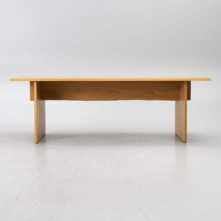 Philippe Malouin, a 'Bookmatch table'. Hem, 2021.