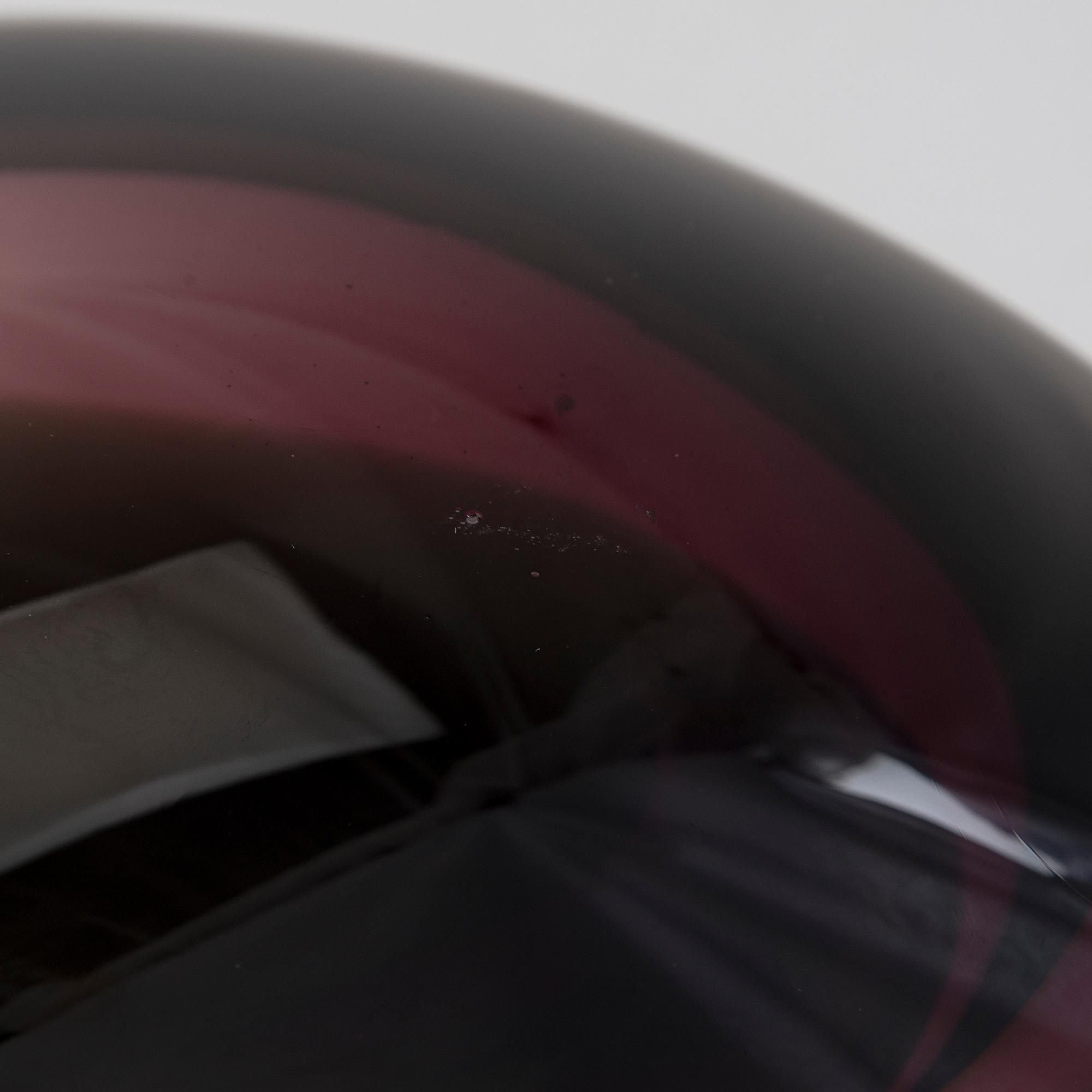 Timo Sarpaneva, a 'Sleeping bird' sculpture signed Timo Sarpaneva 1996. Nuutajärvi glass factory.