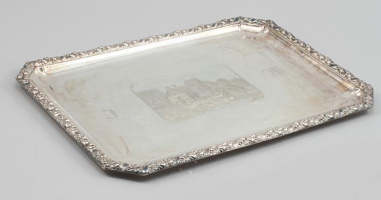 BRICKA, silver, bär importstämplar samt stämplad G A Dahlgren AB, Malmö, 1900-talets första hälft, vikt 1420 gram.