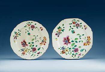 A set of two famille rose chargers, Qing dynasty, Qianlong (1736-95).