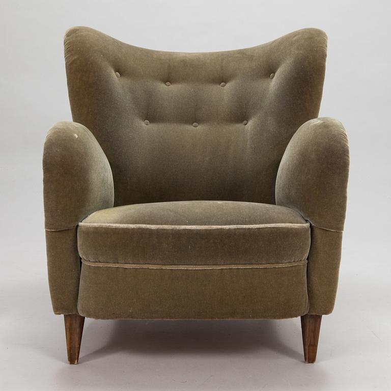A 1950s armchair.