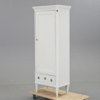 KLÄDSKÅP, tidigt 1900-tal.