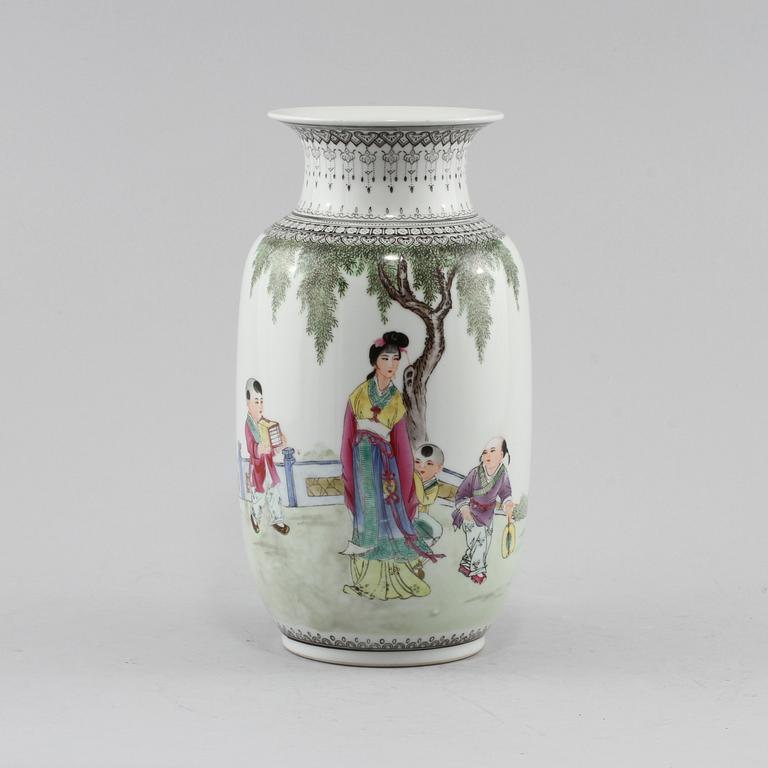 VAS, porslin, Kina, 1900-tal.