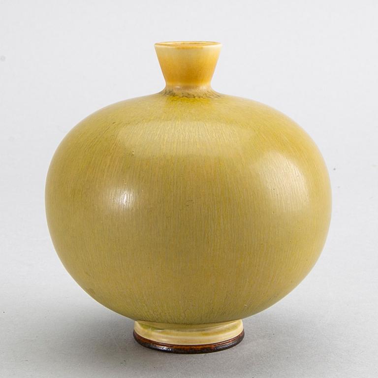 BERNDT FRIBERG, vas, klotformad med gul glasyr, keramik, Gustavsberg.