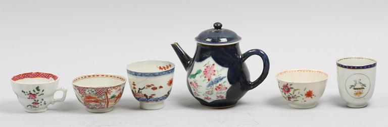 KOPPAR SAMT TEKANNA, 6 delar, porslin, Kina, 1700-tal.