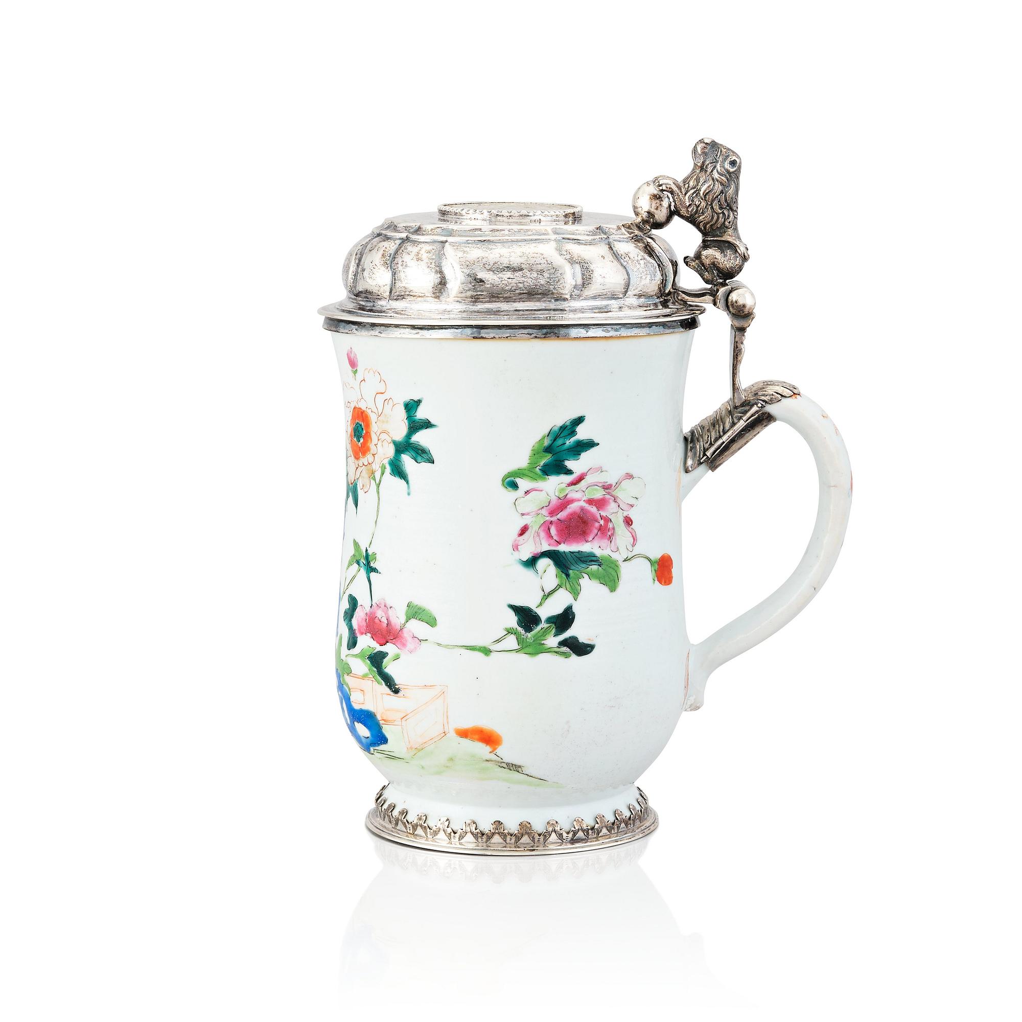 Kanna med lock, famille rose, med silvermontering av Nils Gram d ä, Köpenhamn 1756.