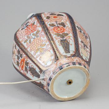 VAS, omgjord till LAMPA, porslin. Japan, Meiji (1868-1912).