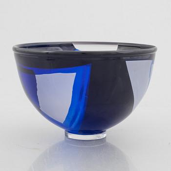 Klas-Göran Tinbäck, a glass bowl, dated 1982.