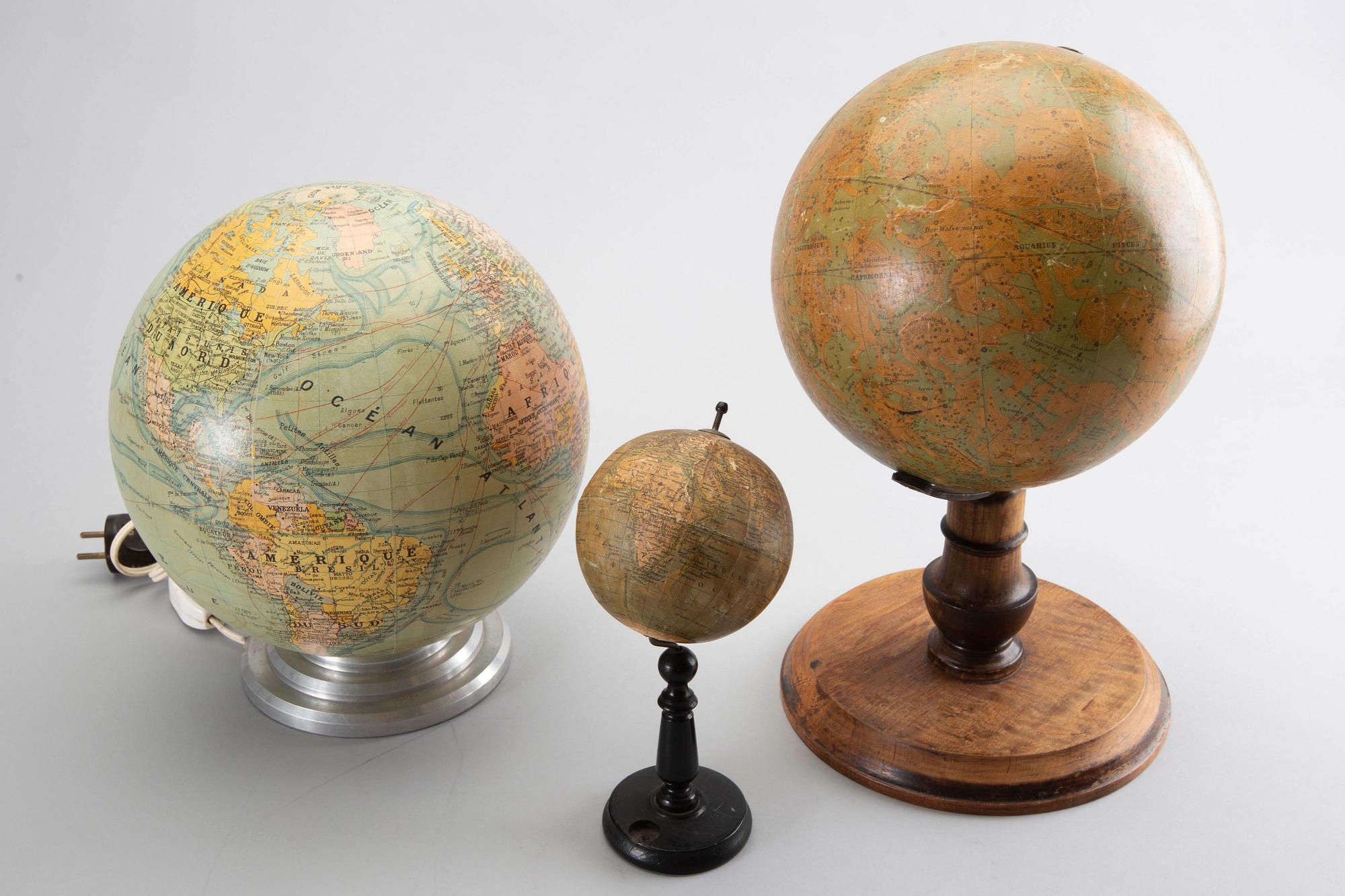 Jordglob, 2 st, och en Himmelsglob, 1900-tal.