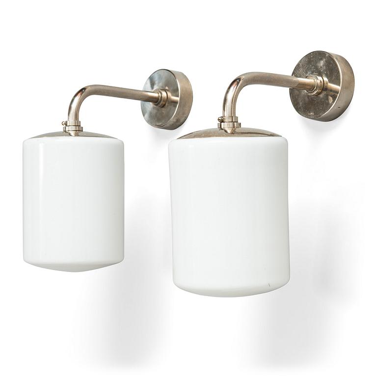 Paavo Tynell, a pair of mid-20th-century '7239' wall lights for Taito.