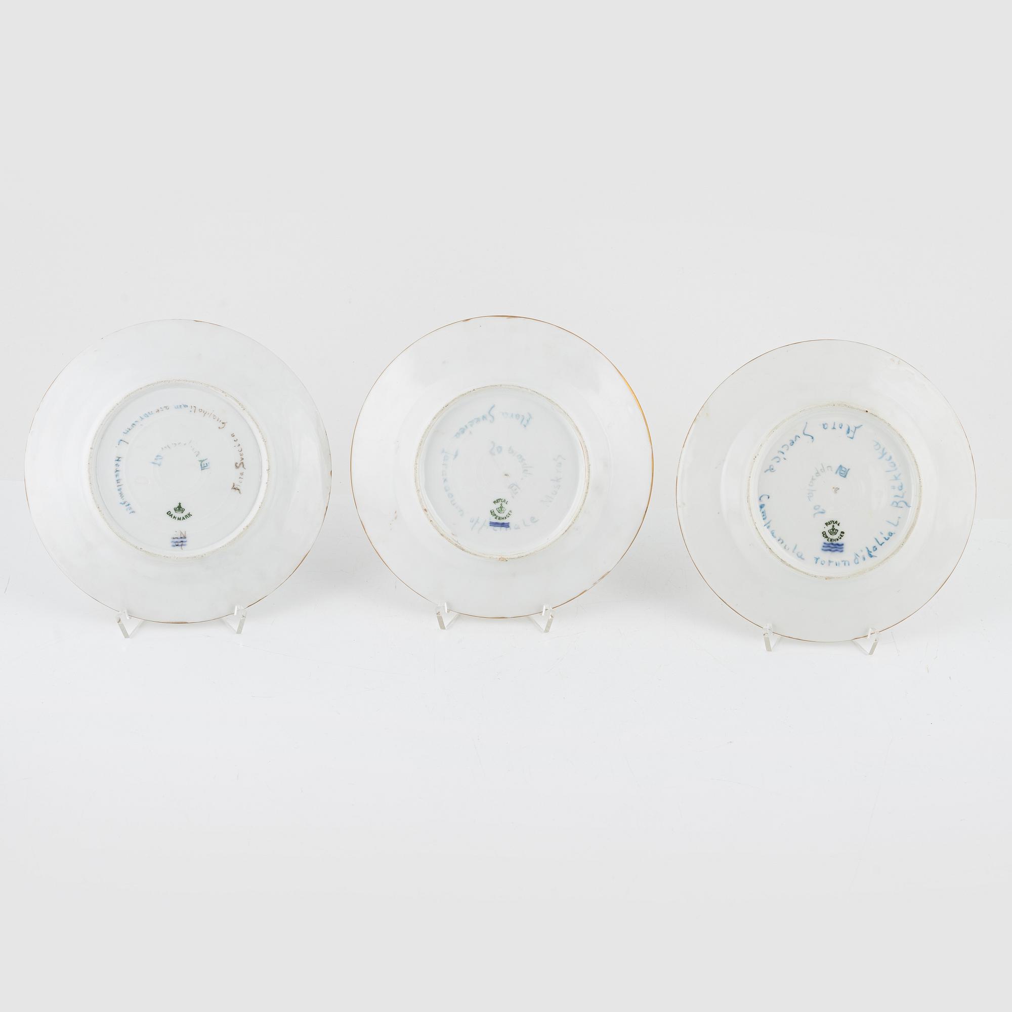 Six porcelain fruit plates, Hausmalerei, Royal Copenhagen, Danmark, 1889-1922.
